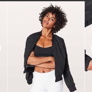 Lululemon Bomb Around Jacket *Reversible
Monochromic Black / Black size 4